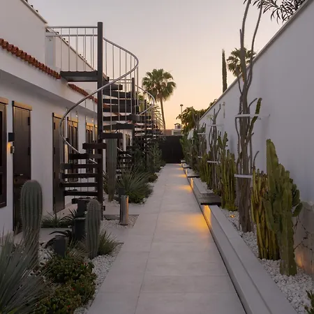 Fahana Men Only Otel 5*